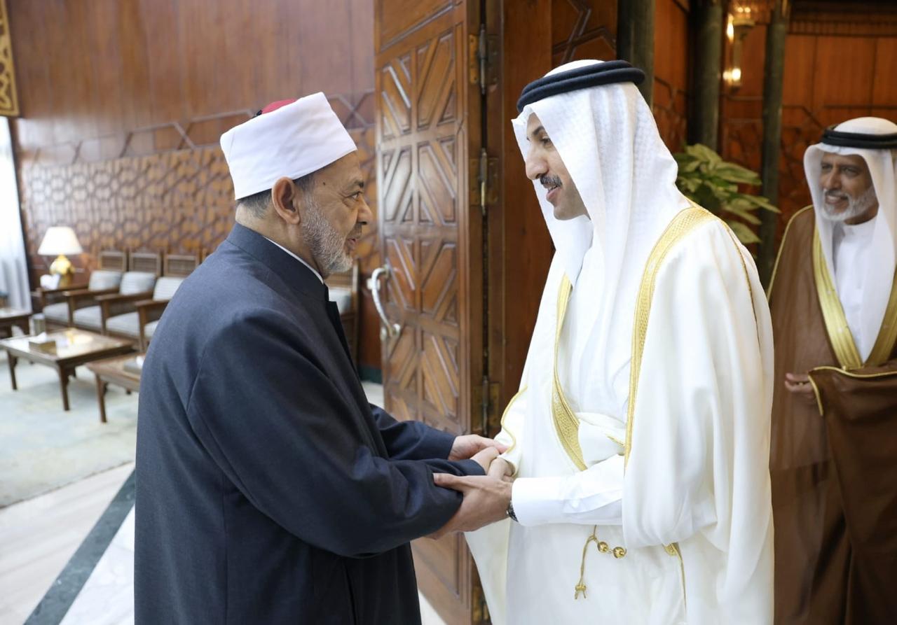 رئيس مجلس أمناء مركز الملك حمد العالمي للتعايش والتسامح يلتقي شيخ الأزهر الشريف