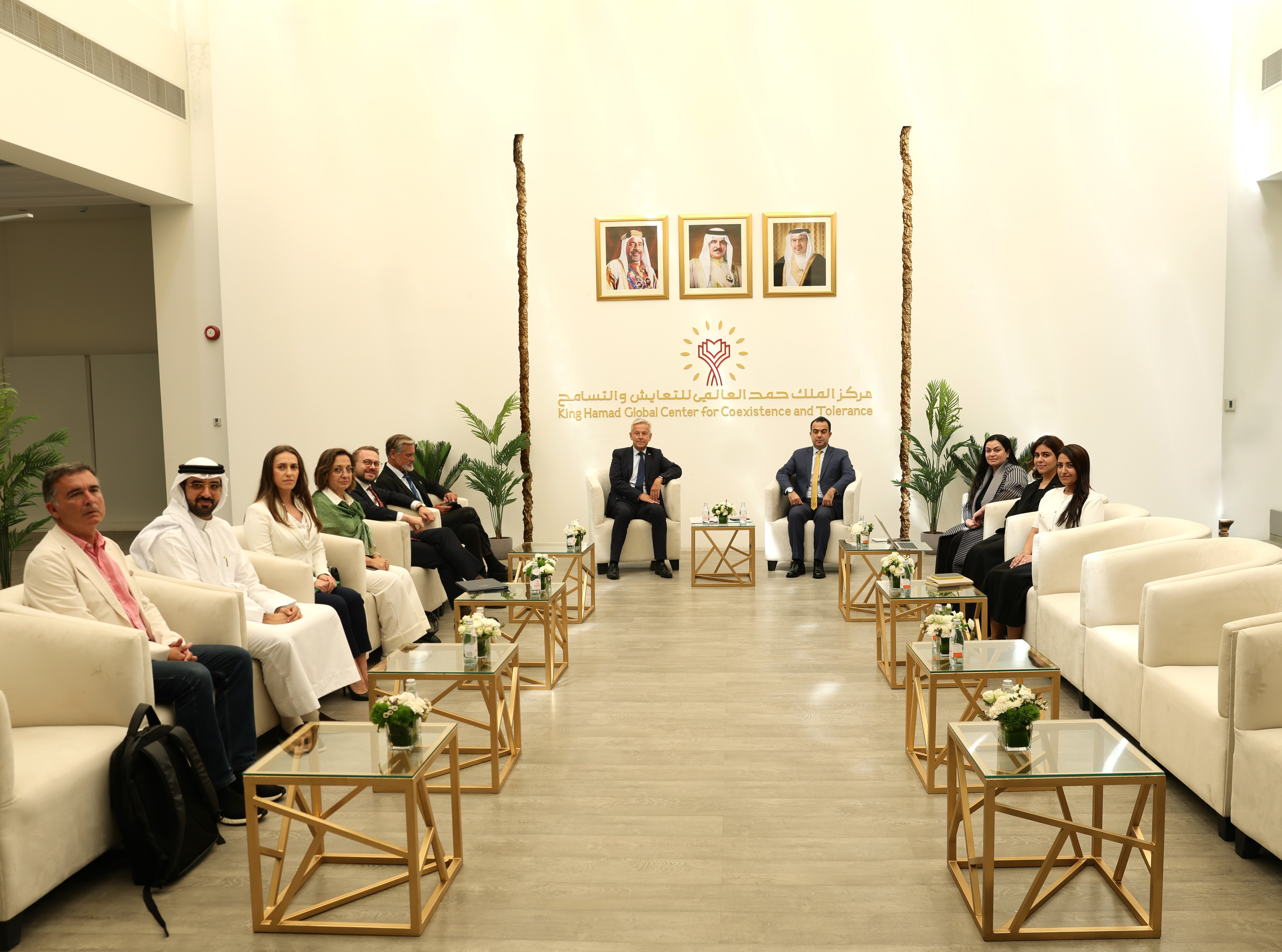 نائب رئيس مجلس أمناء مركز الملك حمد العالمي للتعايش والتسامح يستقبل وفدًا من البرلمان الأوروبي - Image 2