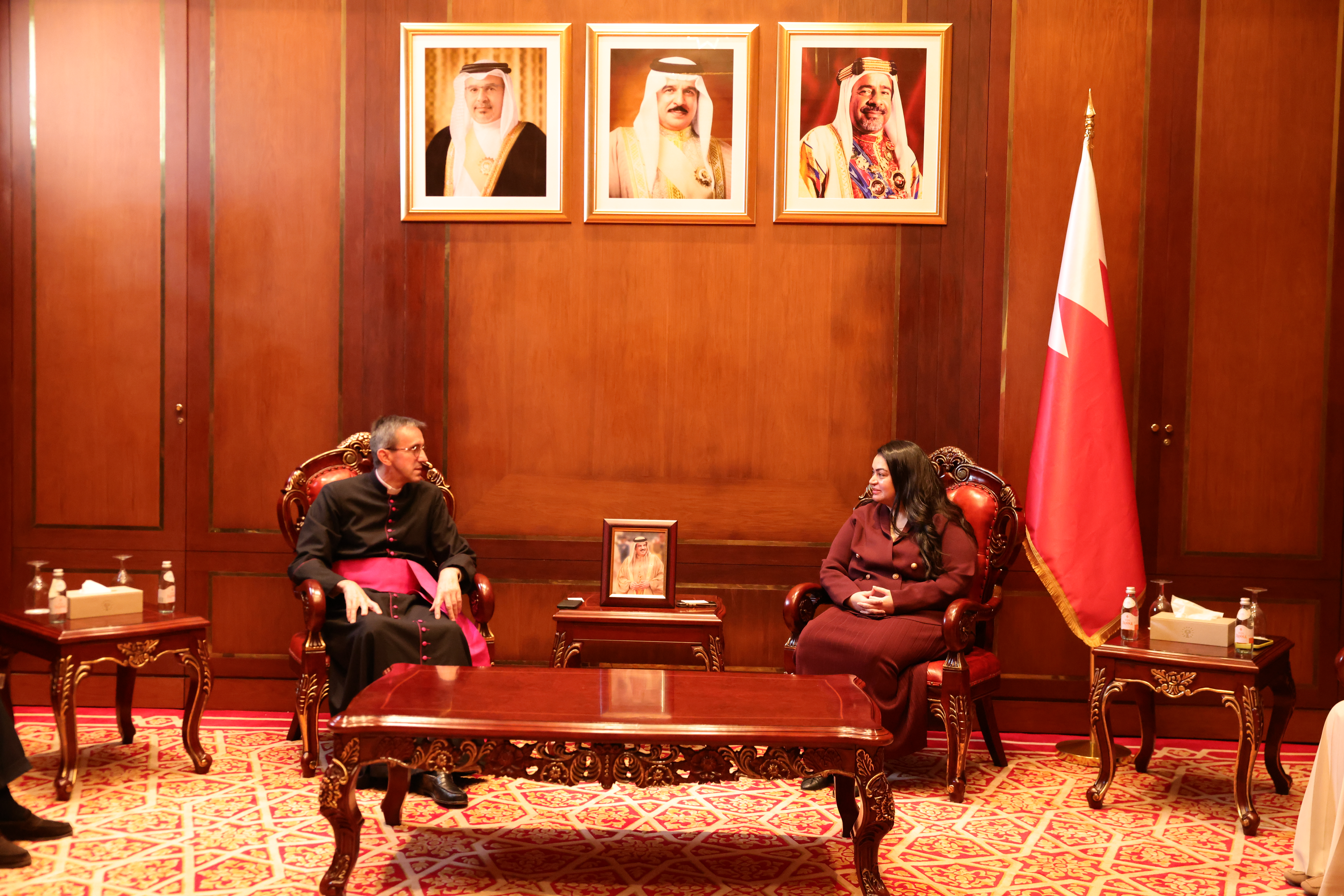 المدير التنفيذي لمركز الملك حمد العالمي للتعايش والتسامح تستقبل وفدًا من مؤسسة عمل الشرق الفرنسية - Image 1