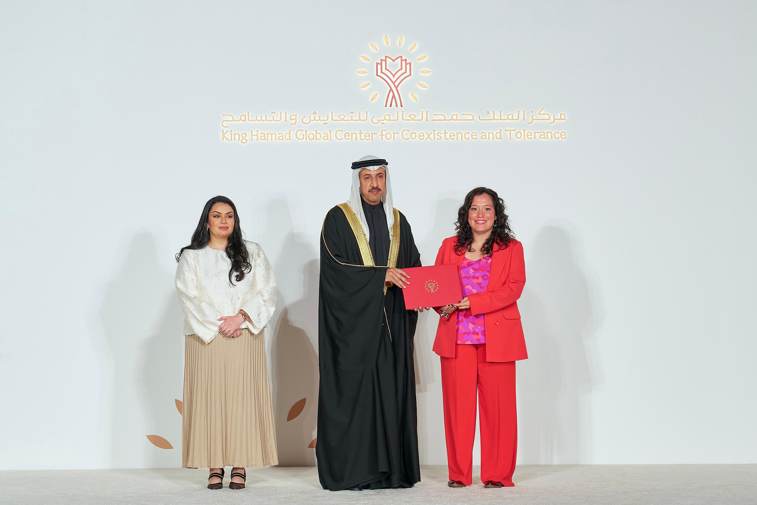 تكريم خريجي برنامج الملك حمد للريادة في التعايش ودبلوم الدراسات العليا - Image 11