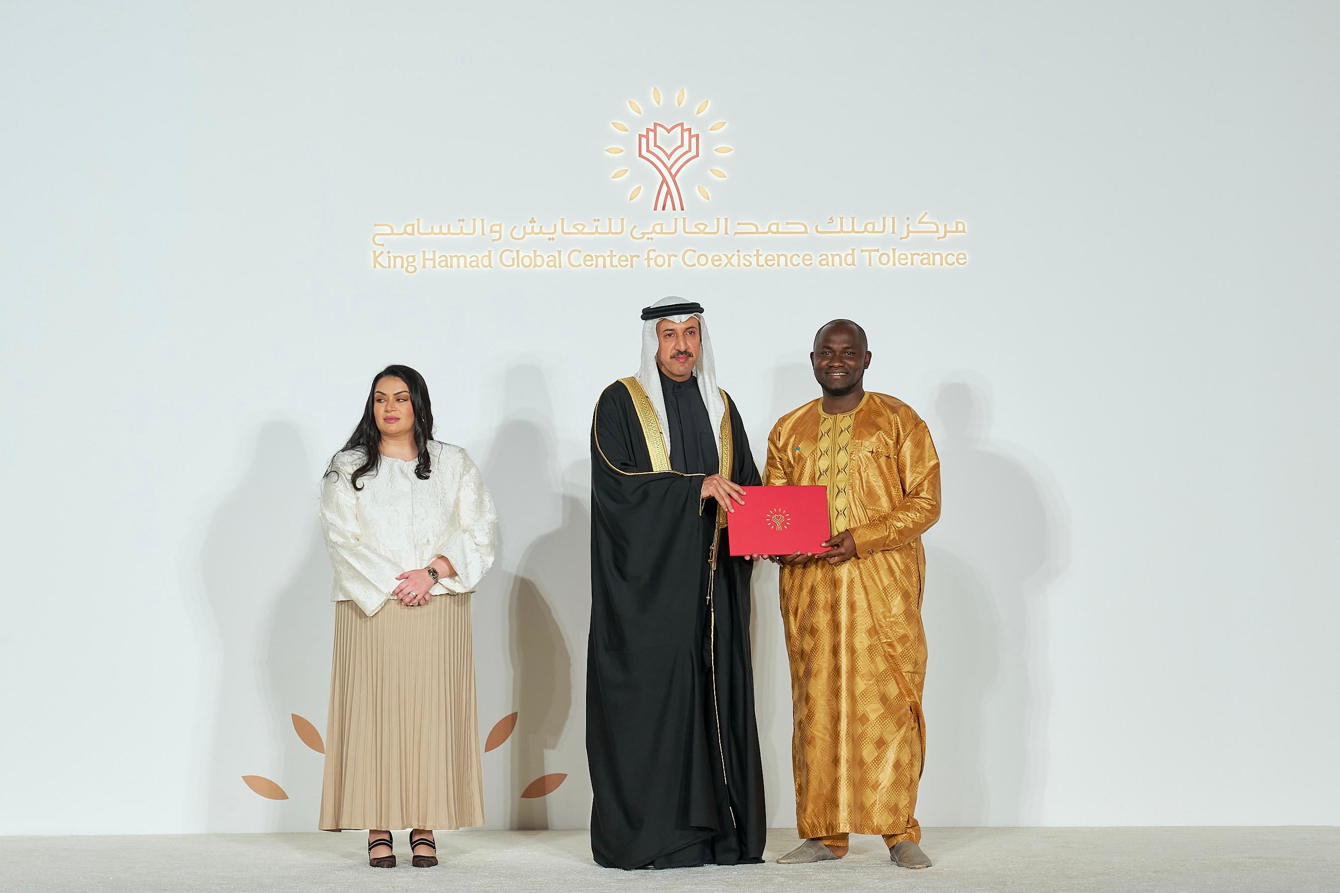 تكريم خريجي برنامج الملك حمد للريادة في التعايش ودبلوم الدراسات العليا - Image 9