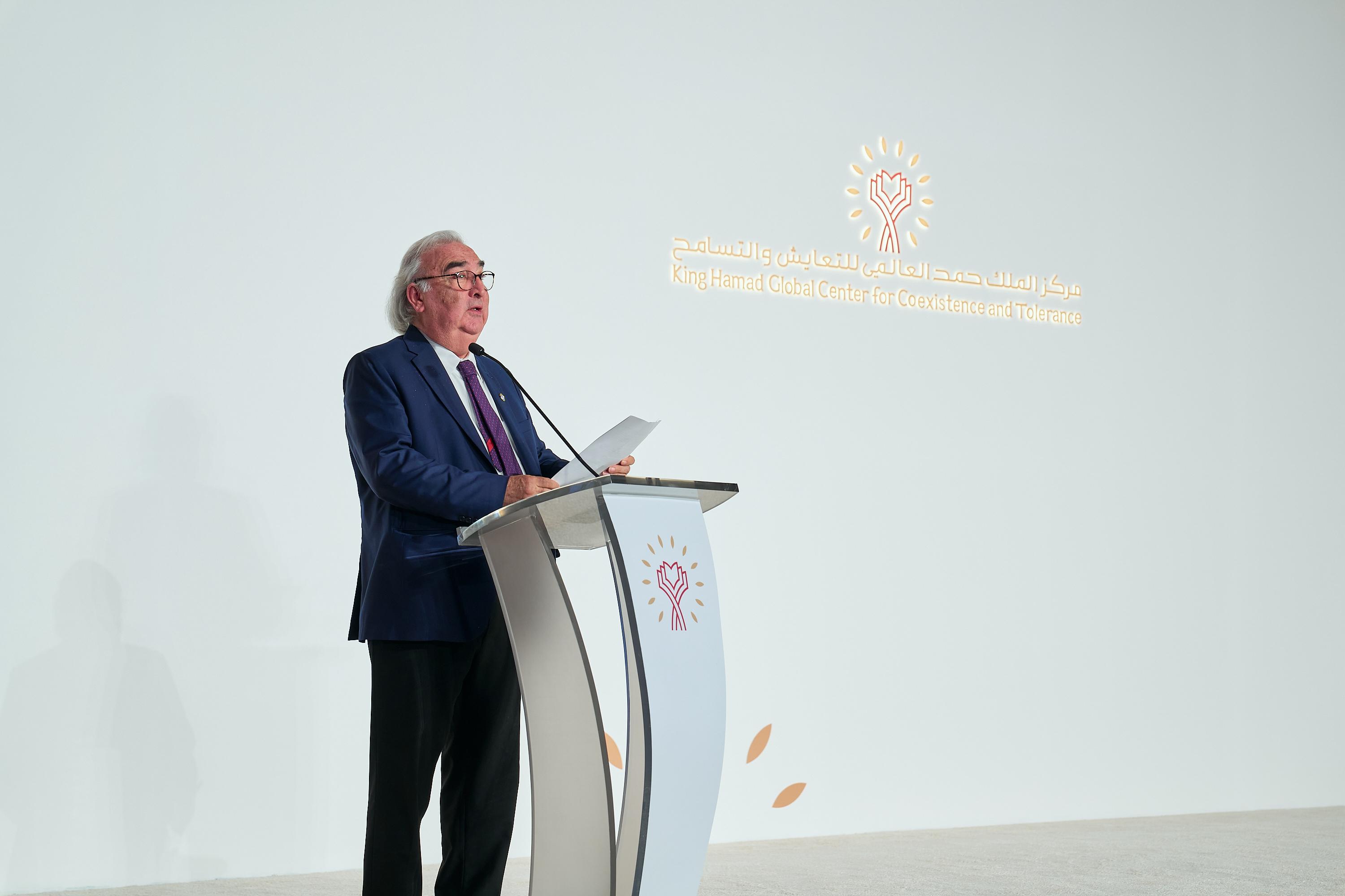 تكريم خريجي برنامج الملك حمد للريادة في التعايش ودبلوم الدراسات العليا - Image 7