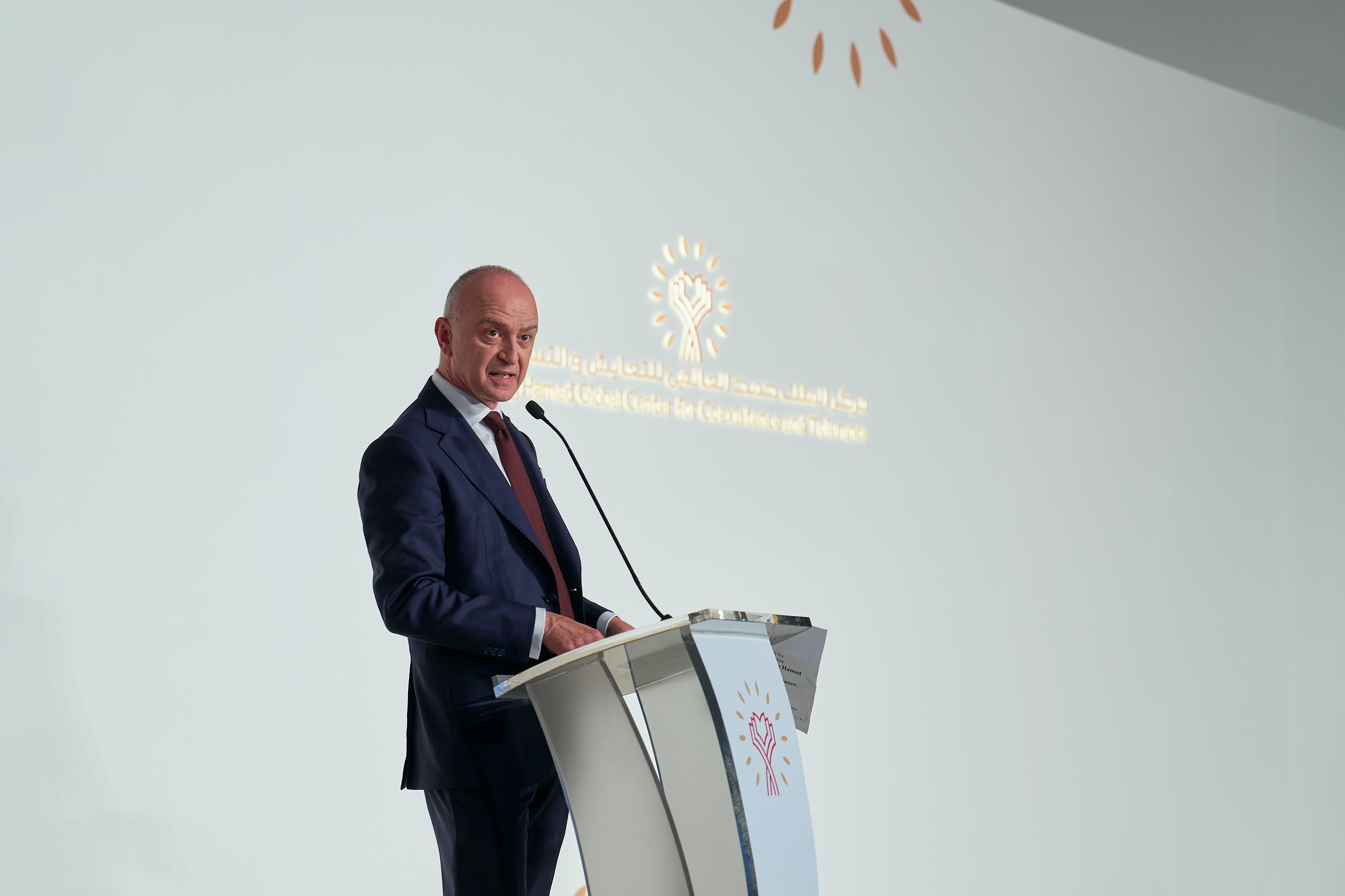 تكريم خريجي برنامج الملك حمد للريادة في التعايش ودبلوم الدراسات العليا - Image 8