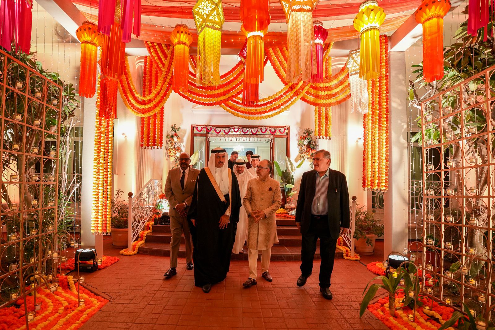 رئيس مجلس أمناء مركز الملك حمد العالمي للتعايش والتسامح: البحرين أنموذج للتآخي الإنساني والاحترام المتبادل بين الأديان والثقافات - Image 13